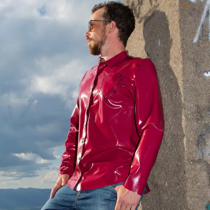 Latexhemd mit Ziernaht